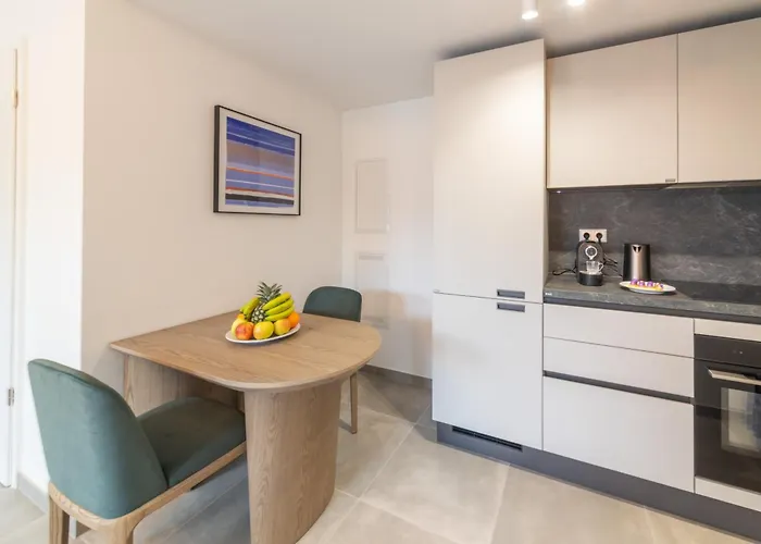 Apartment Halternative Muscari